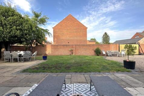 Wall Enclosed Garden 511