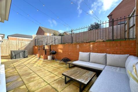 Outdoor Entertainment Area 350