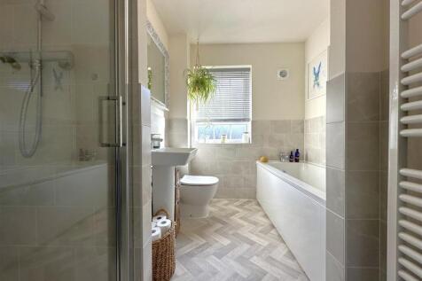 Family Bathroom 265