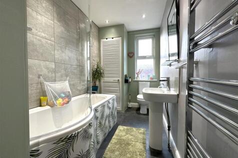 First Floor Bathroom 439