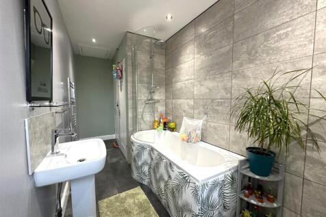 Bathroom 442