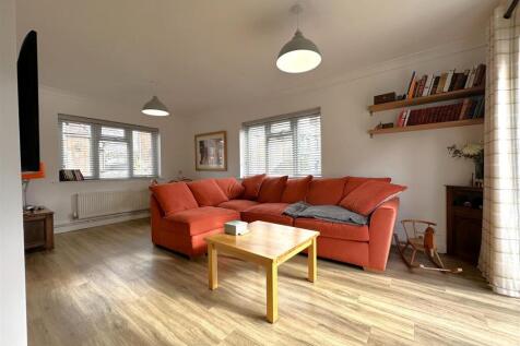 Large Living Space 074