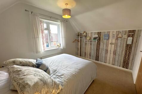 Second Bedroom 005