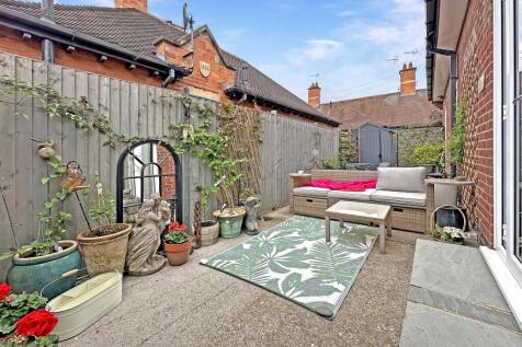 Private Low-Maintenance Courtyard 547