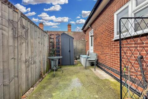 Rear Courtyard Garden 091