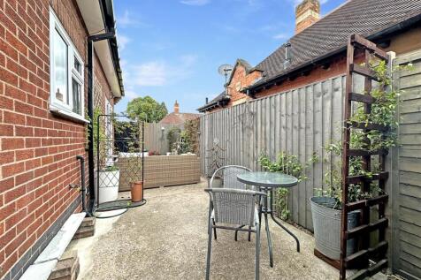 Low-Maintenance Garden 557