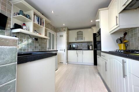 Well-Appointed Kitchen 631