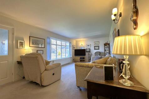 Generous Living Room 595