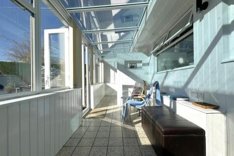 Sizeable Conservatory 645