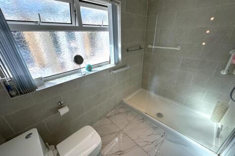 Contemporary Shower Room 650