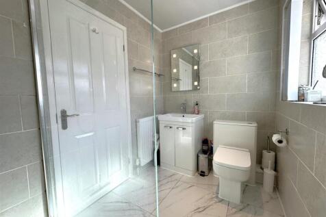 Stylish Shower Room 653