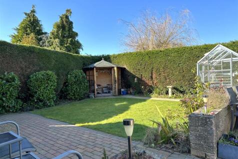 Lovely Rear Garden 569