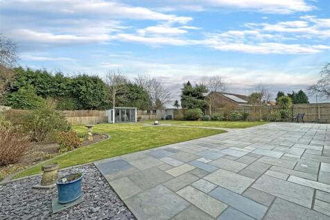 Large &amp; Lovely Rear Garden 405