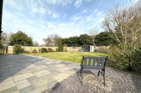 Substantial Rear Garden 416