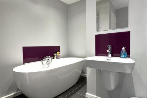 Luxurious Bathroom 665