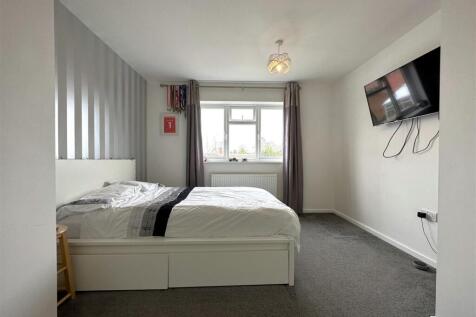 Master Bedroom 682