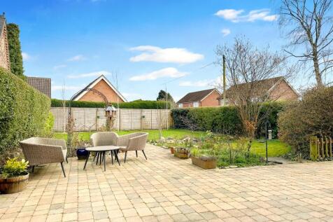 Delightful Private Garden 860