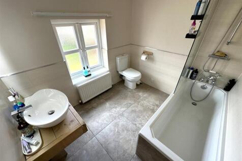 Modern Family Bathroom 936