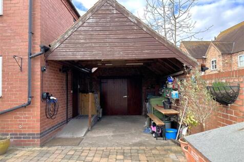 Large Carport &amp; GARAGE 838