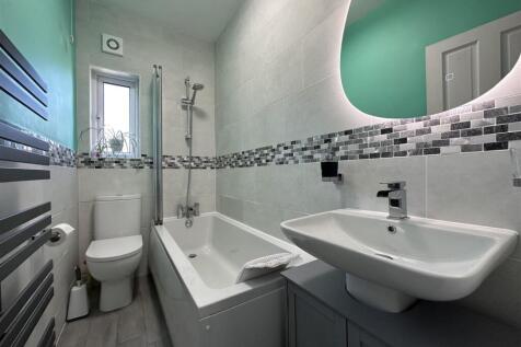 First Floor Bathroom 273