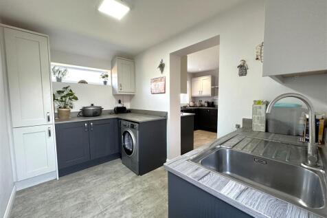Separate Utility Room 513