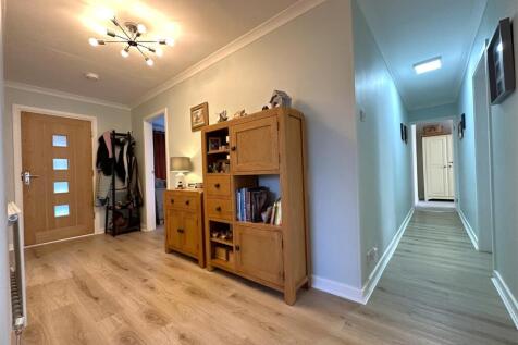 Inviting Hallway 476