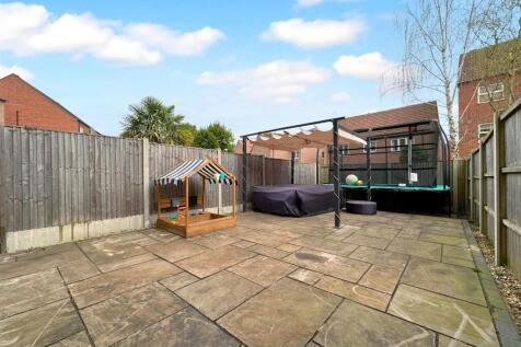 Lovely Low-Maintenance Garden 111