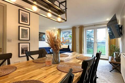 Open-Plan Dining Space 171