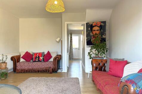 Bright &amp; Airy Internal Space 741