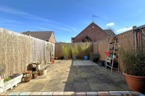 Low-Maintenance Garden 740