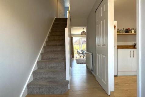 Inviting Entrance Hall 716