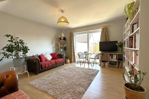 Copious Living Space 762