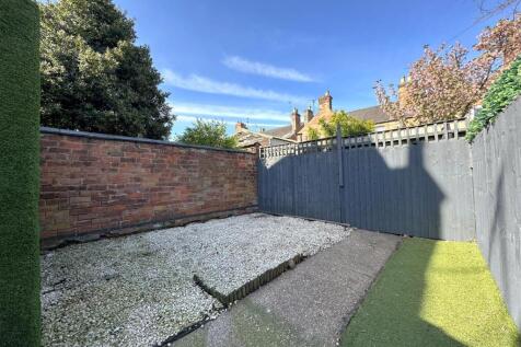 Low Maintenance Garden 150