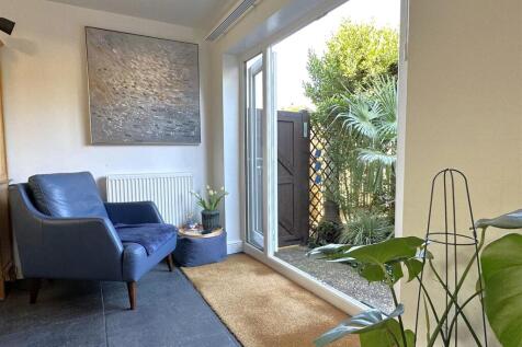 Seating Area Into Garden 939
