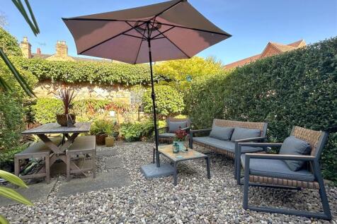 Private Secluded Garden 987