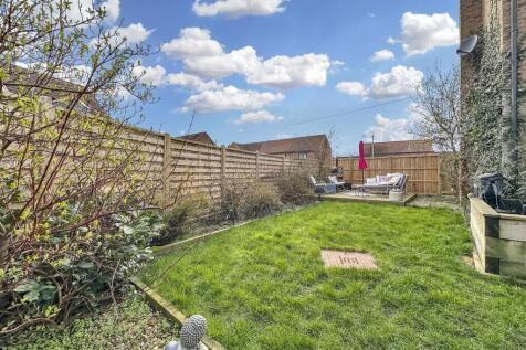 Well-Appointed Garden 037
