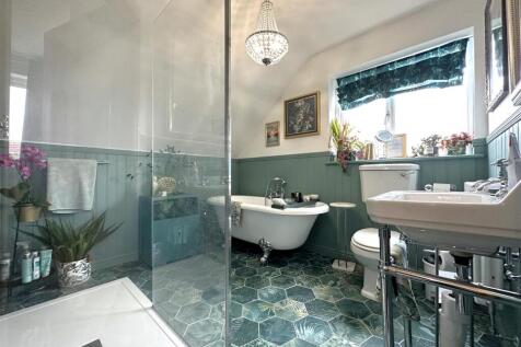 Lavish Master En-Suite 840