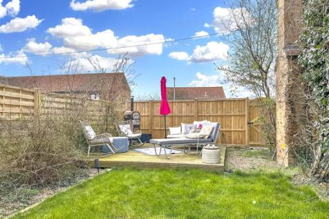 Secluded Garden Space 040