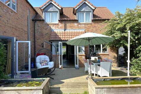Functional Outdoor Entertainment Space 120
