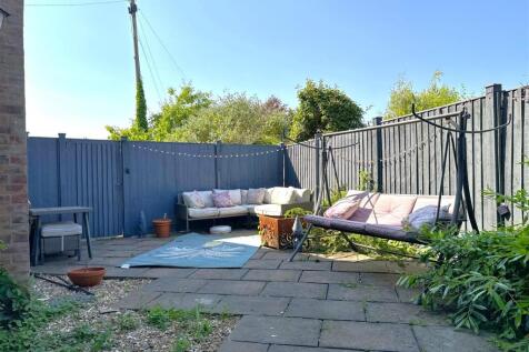 Private Side Patio 141