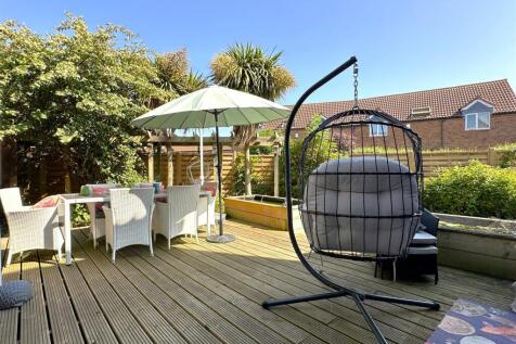 Lovely Outdoor Entertainment Space 124