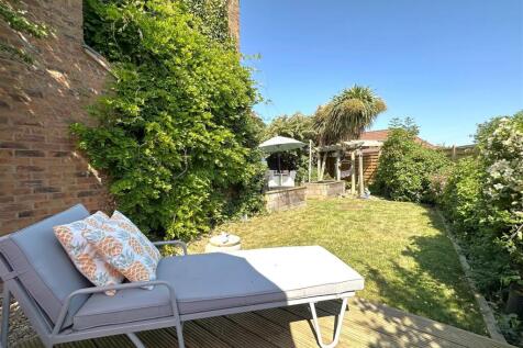 Lovely Mature Garden 116