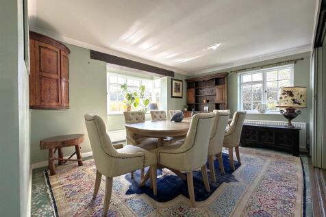 DUAL-ASPECT Dining Room 645
