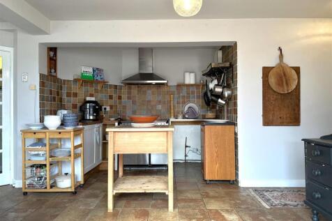 Well-Appointed Kitchen 670