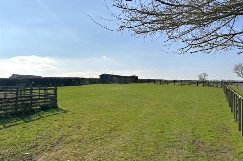 Rear Paddock With Stables 629
