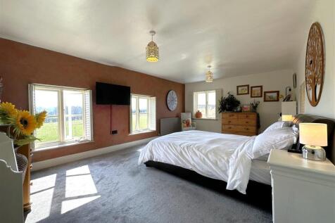 TRIPLE-ASPECT Master Bedroom 517