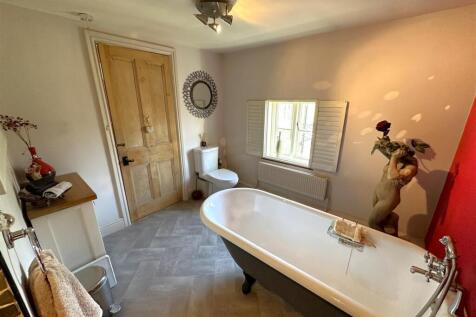 Large Family Bathroom 511