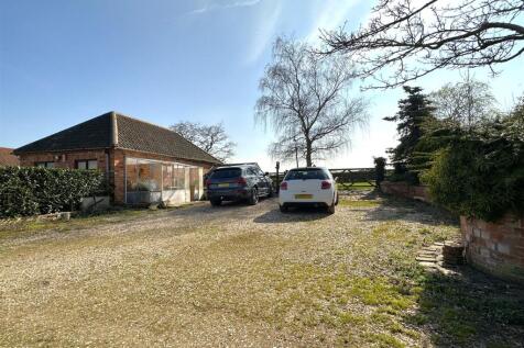 Generous MULTI-CAR Driveway 625