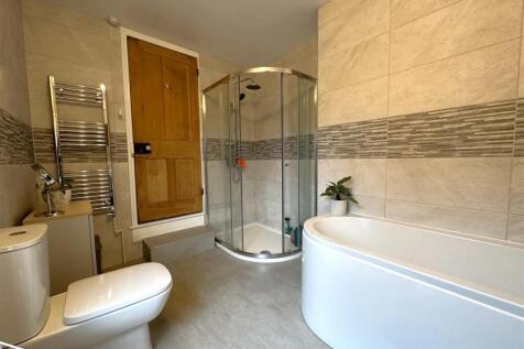 Contemporary First Floor Bathroom 601