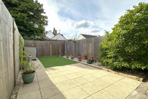 Lovely Rear Garden 033
